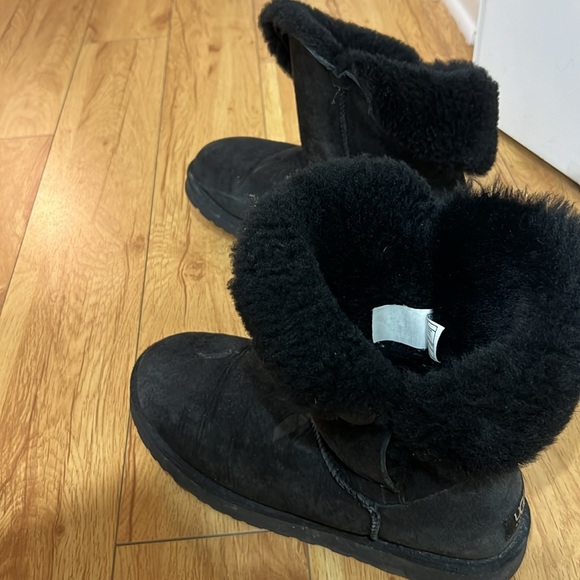 super comfortable good condition clean inside UGG bootie smoke & pet free home - Picture 3 of 6